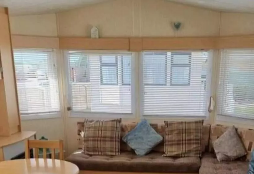 Beautiful 2 Bed Caravan In Abergele Town