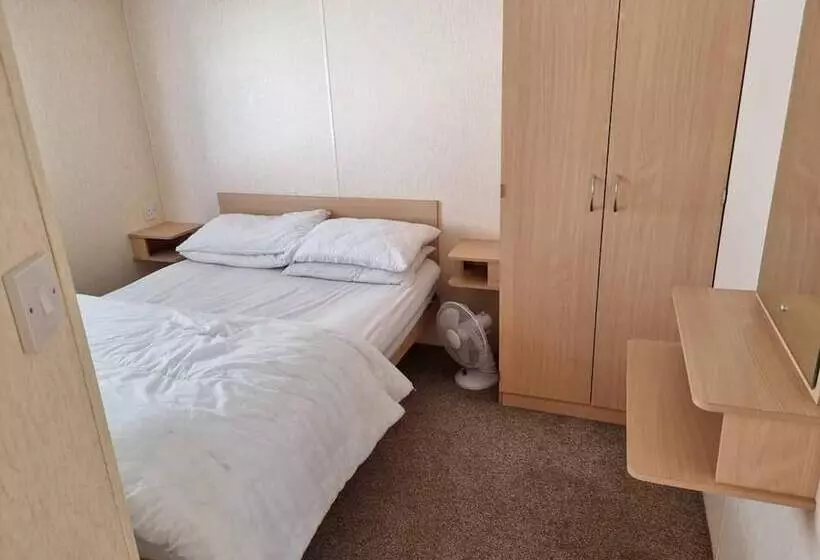 Beautiful 2 Bed Caravan In Abergele Town