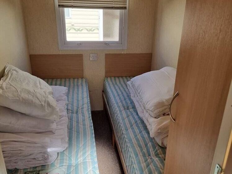 Beautiful 2 Bed Caravan In Abergele Town