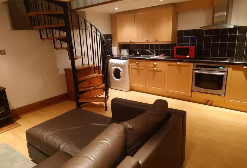 Fully Detached Cottage House Loddington Kettering