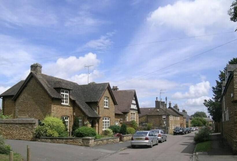 Fully Detached Cottage House Loddington Kettering