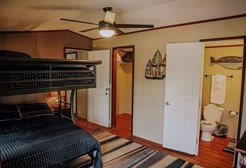 Hotelli Waterfront Lodge   4 Bedroom Lodge By The Lodges At Fossil Creek