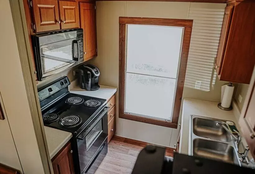 Hotelli Waterfront Lodge   4 Bedroom Lodge By The Lodges At Fossil Creek