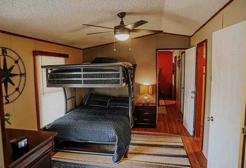 Hotelli Waterfront Lodge   4 Bedroom Lodge By The Lodges At Fossil Creek