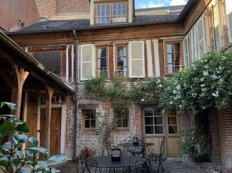 Majatalo L école Des Demoiselles