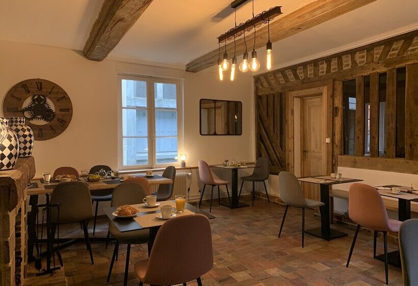 پانسیون L école Des Demoiselles