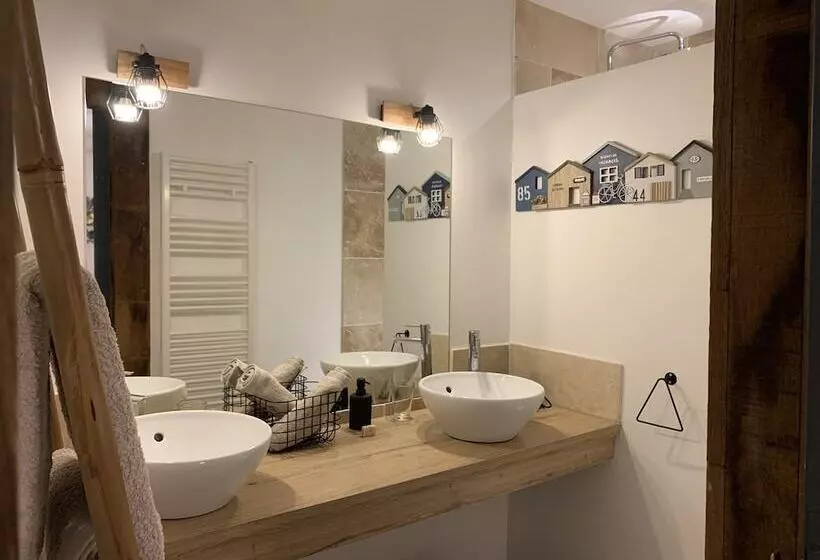 Majatalo L école Des Demoiselles