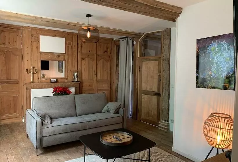 Majatalo L école Des Demoiselles