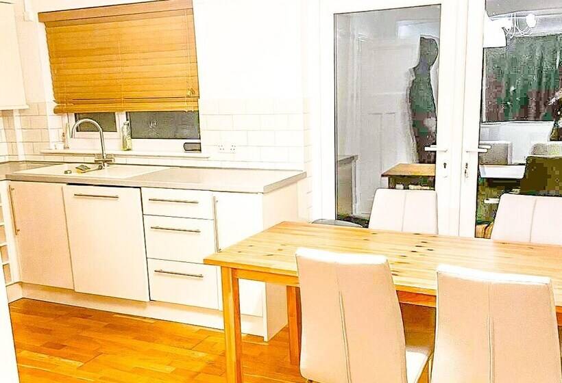 Residência 3 Bed House In London Garden & Free Parking