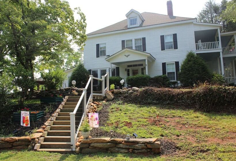 The Sautee Inn Bed & Breakfast
