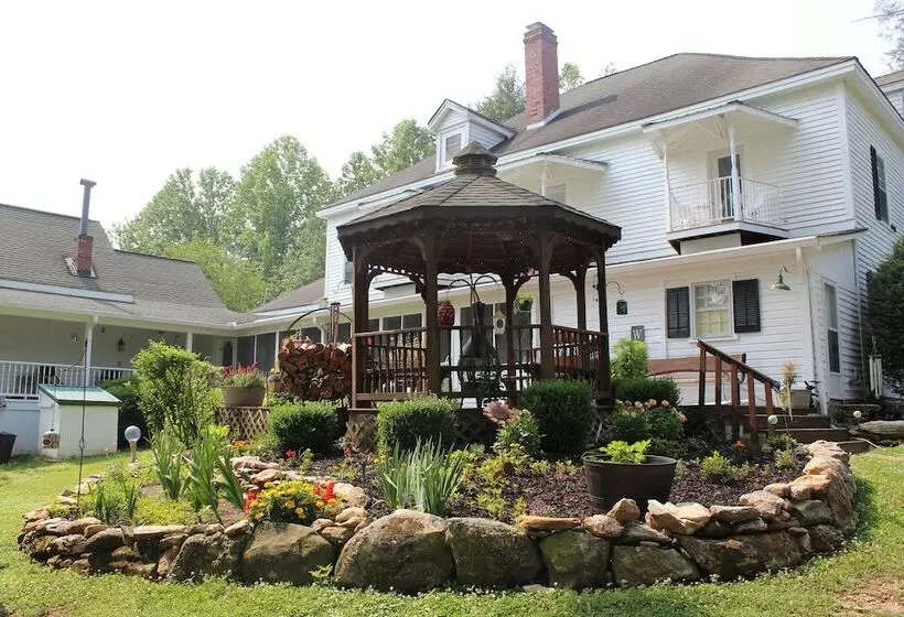 The Sautee Inn Bed & Breakfast