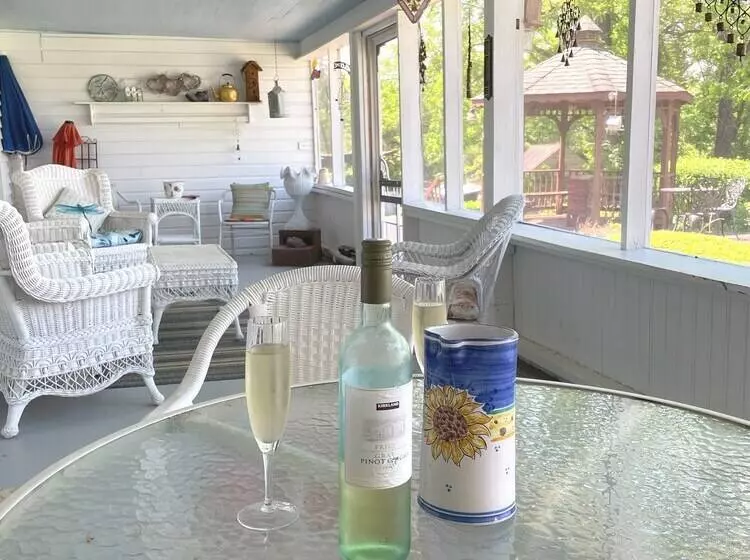 The Sautee Inn Bed & Breakfast