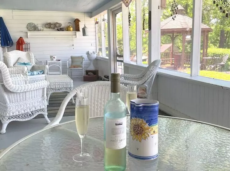 The Sautee Inn Bed & Breakfast