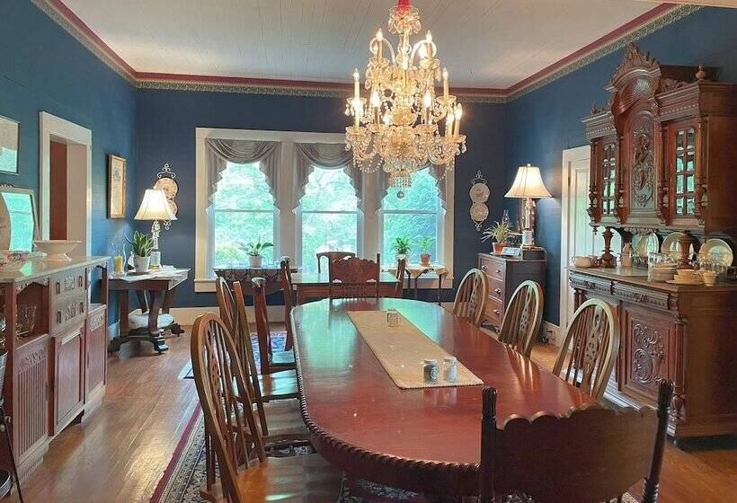 The Sautee Inn Bed & Breakfast