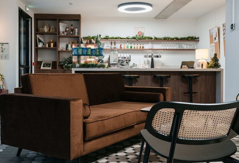 هاستل Beau M Paris