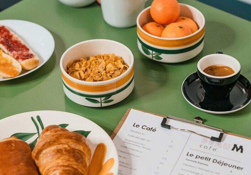 هاستل Beau M Paris