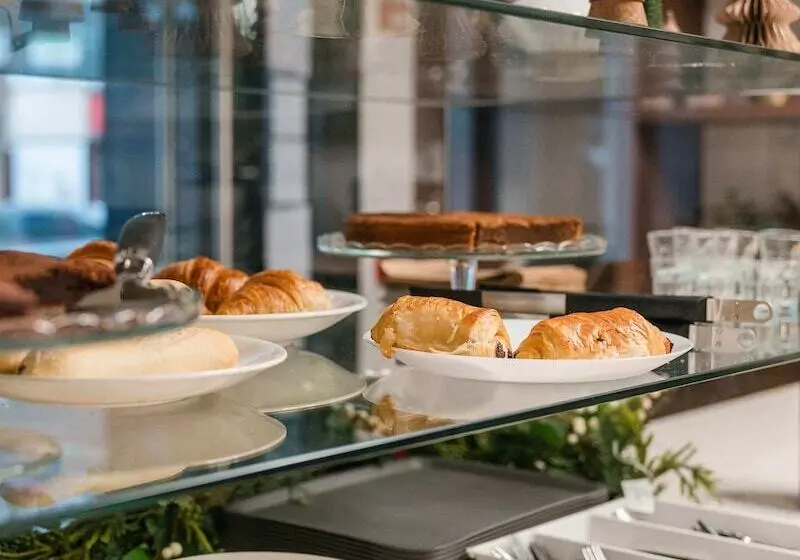 هاستل Beau M Paris