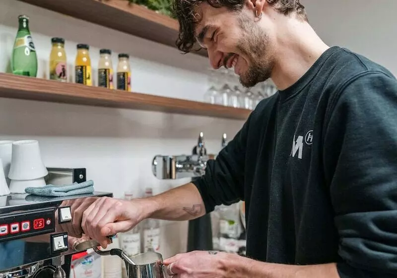 هاستل Beau M Paris