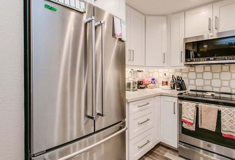 Cozy 2 Bdrm Condo In Heart Of Old Town Scottsdale!