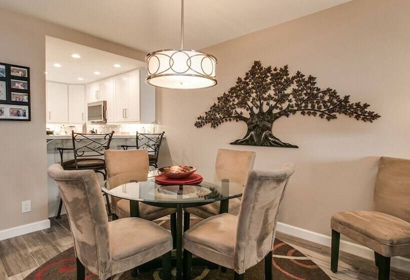 Cozy 2 Bdrm Condo In Heart Of Old Town Scottsdale!