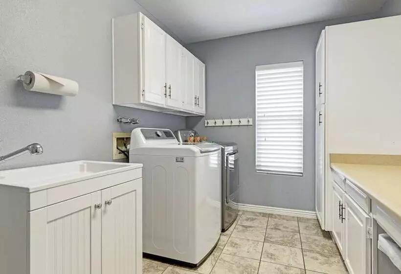 Fountain Hiils 4 Bdrm W/breathtaking Views & Pool!