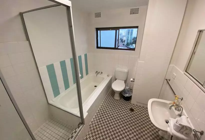 Paradise Towers Surfers Paradise