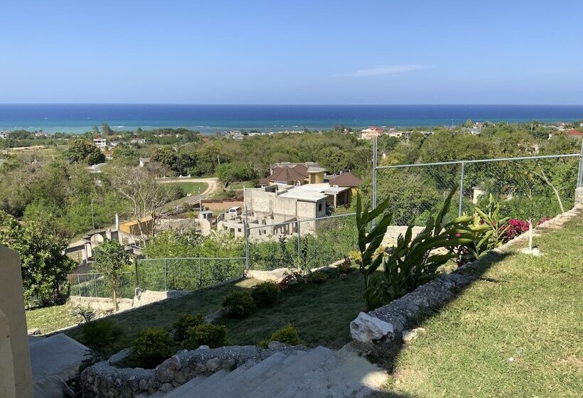 펜션 Poinciana House