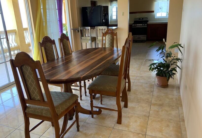 펜션 Poinciana House