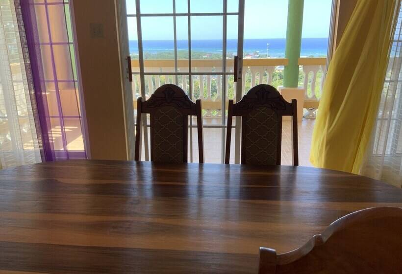 펜션 Poinciana House