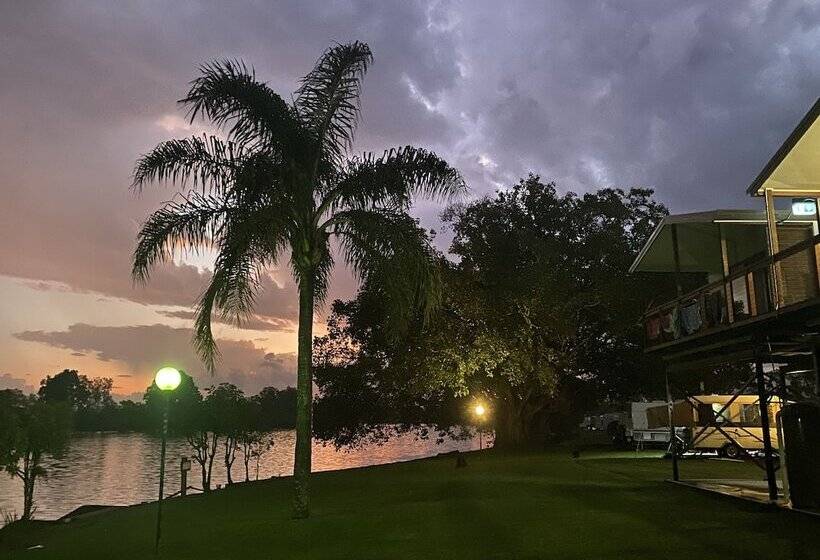 리조트 Bellinger River Tourist Park