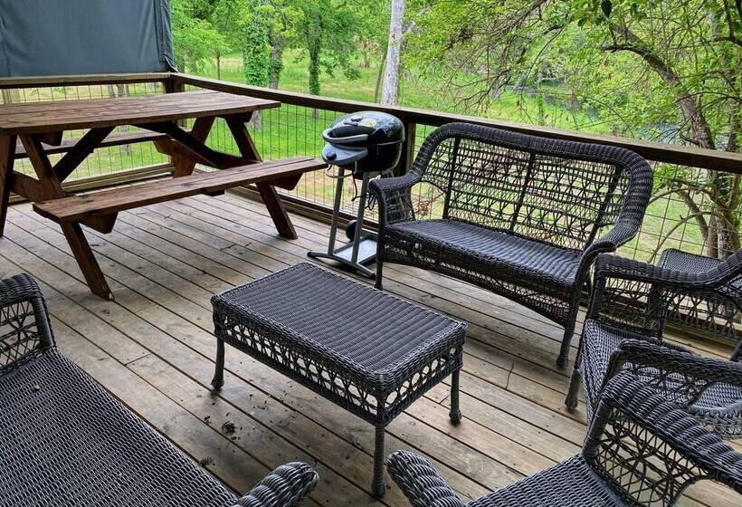 18 Son S Rio Cibolo   Birdhouse Cabin