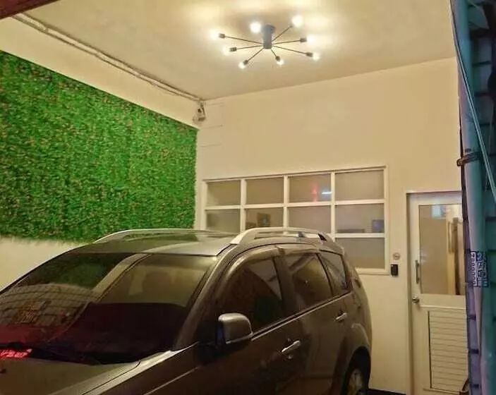 تختخواب و صبحانه Train Hostel