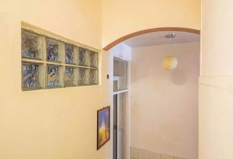 تختخواب و صبحانه Train Hostel
