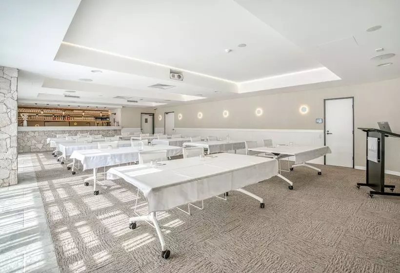 Essence Boutique Hotel & Apartments