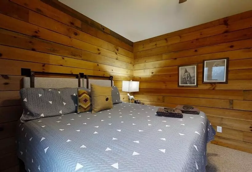 Horsin Around Tennessee