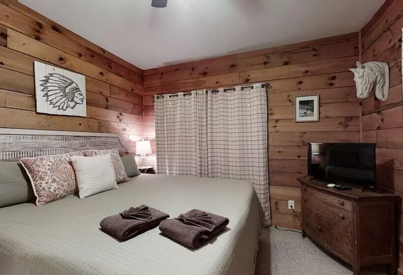 Horsin Around Tennessee