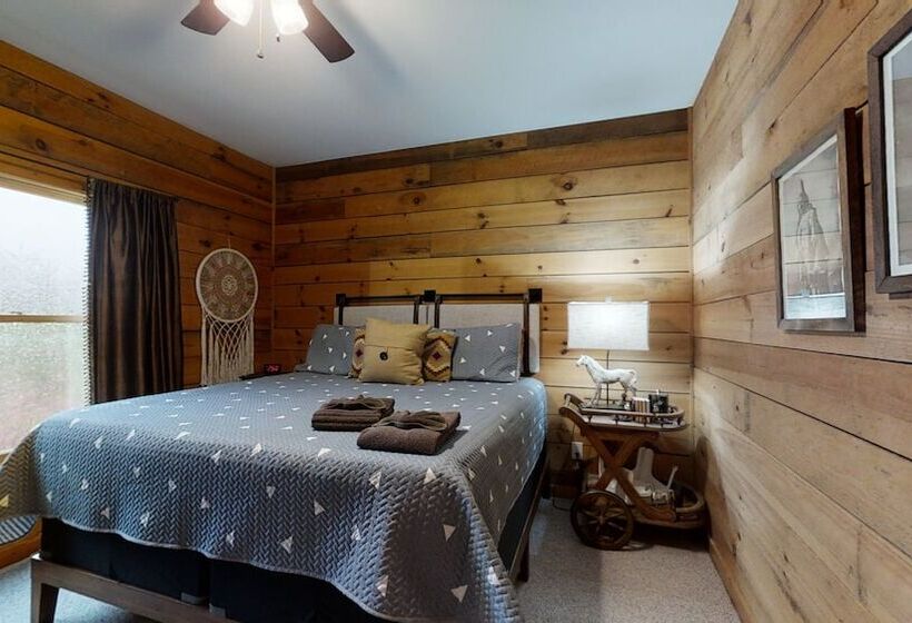 Horsin Around Tennessee