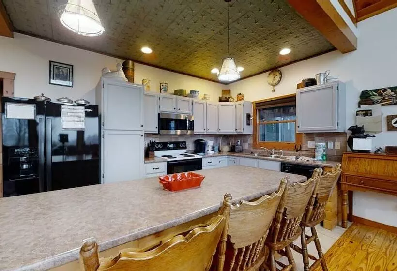 Horsin Around Tennessee