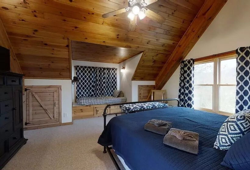 Horsin Around Tennessee