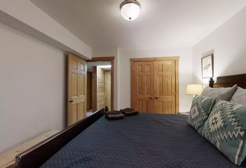 Horsin Around Tennessee