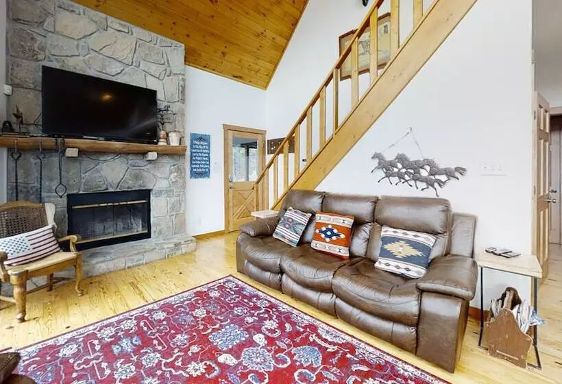 Horsin Around Tennessee