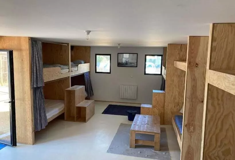 Hostel Manusurf