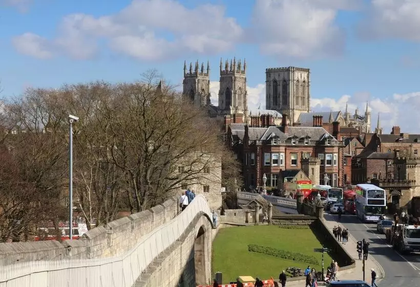 Hotelli Immaculate 4 Bed Private Luxury Lodge Near York