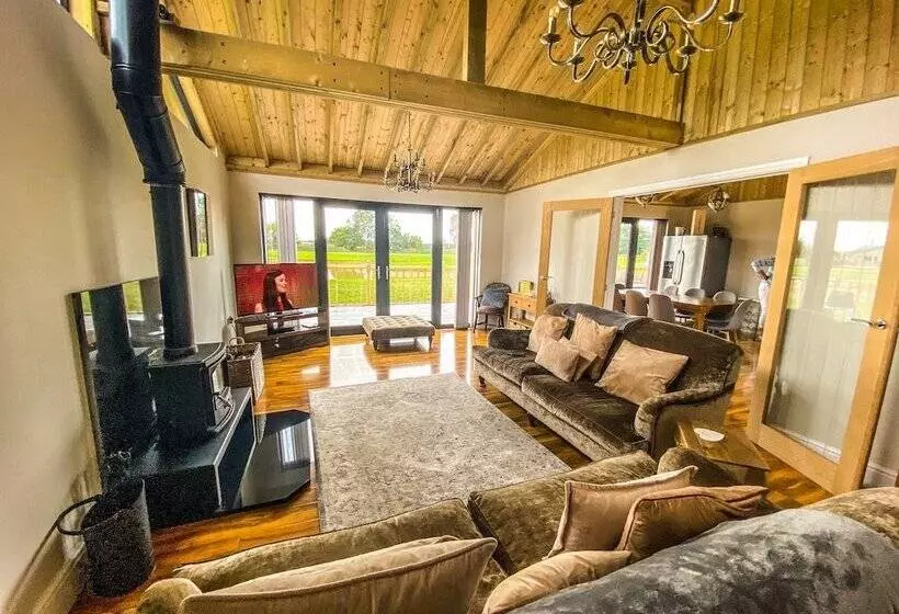 Hotelli Immaculate 4 Bed Private Luxury Lodge Near York