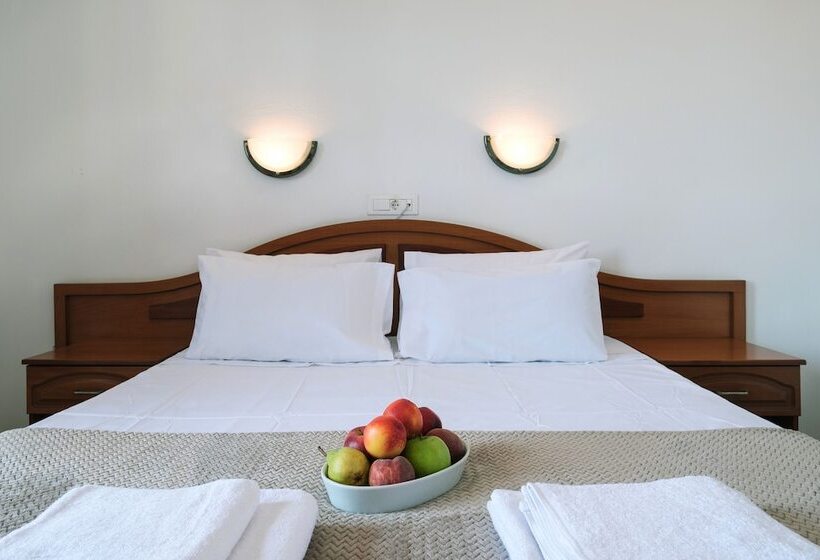 Отель Koukounaries Beach