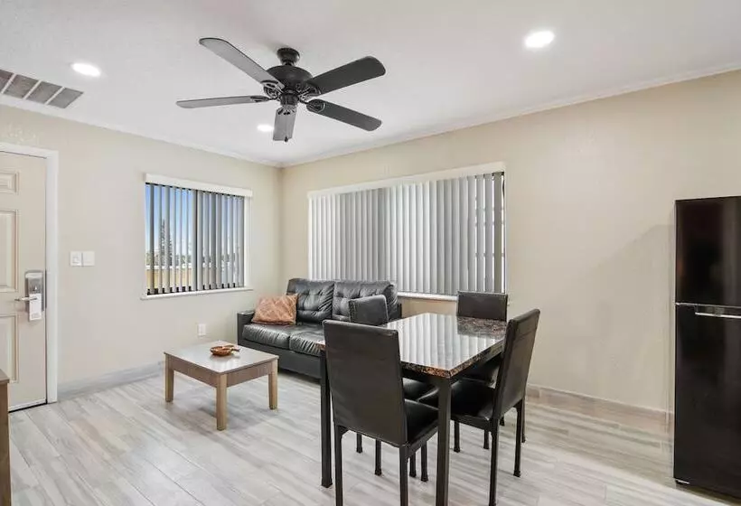 Motelli Anthony S On The Beach