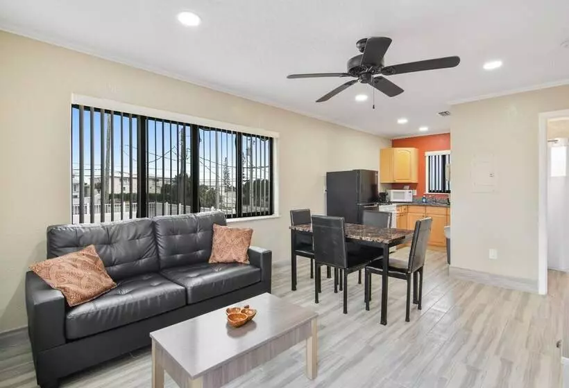 Motelli Anthony S On The Beach