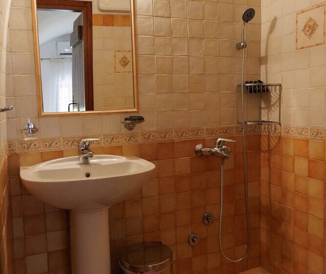 פנסיון Castello Di Haria