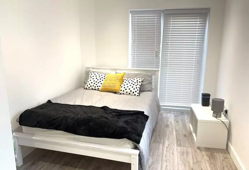 Majatalo Wagtail Way Kent