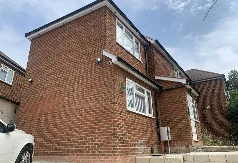 Majatalo Wagtail Way Kent